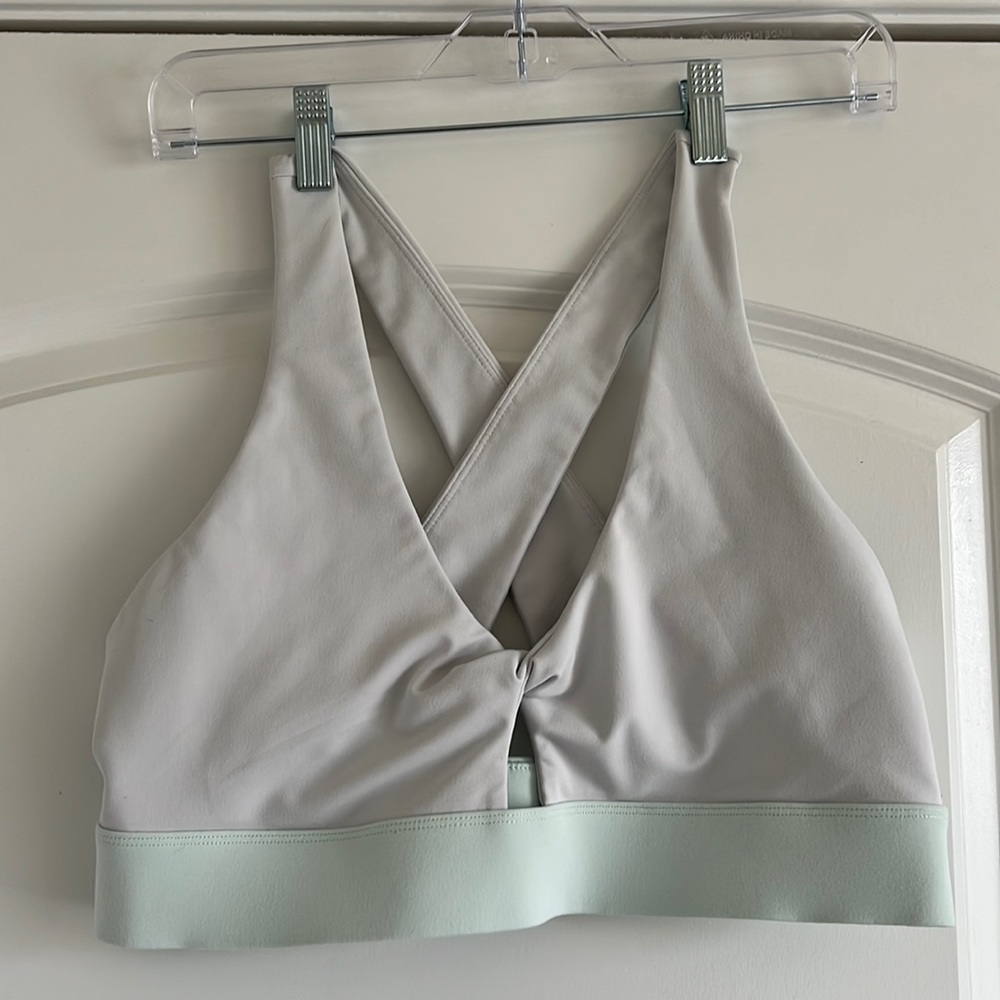 ⚜️ EUC FABLETICS Oasis Twist Sports Bra
